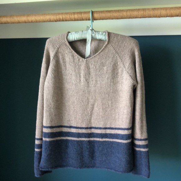 Hand knit cosy heathered alpaca sweater size medium - Picture 3 of 7